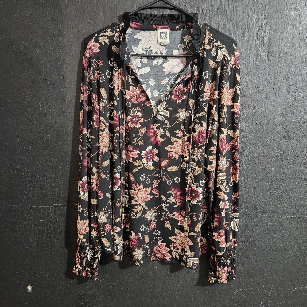 Women's blouse - Picture 3 of 4